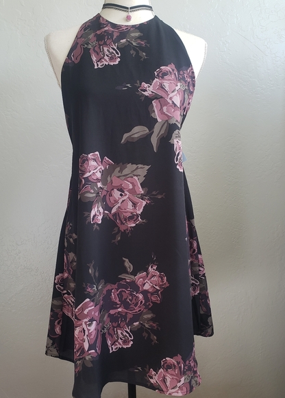 Backless Dress - Picture 2 of 4